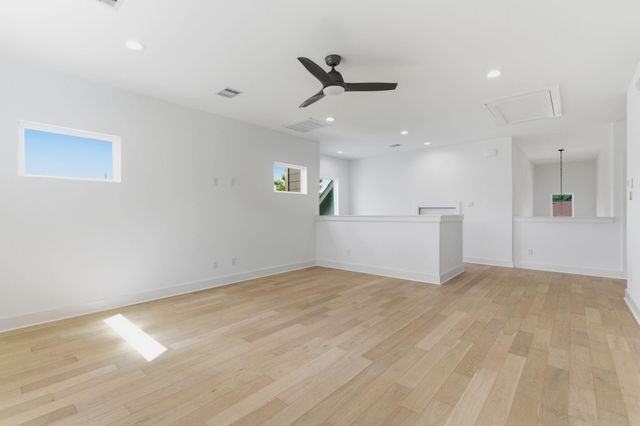 1005 Walton Street, Houston, TX 77009