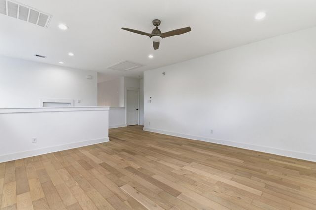 1005 Walton Street, Houston, TX 77009