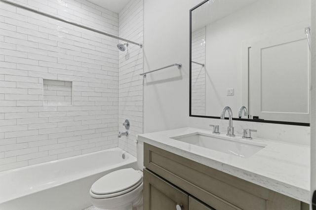 1005 Walton Street, Houston, TX 77009