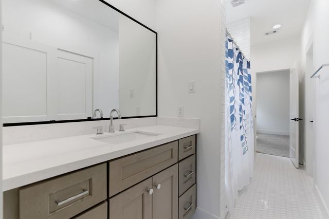 1005 Walton Street, Houston, TX 77009