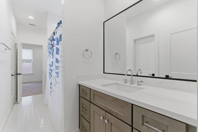 1005 Walton Street, Houston, TX 77009