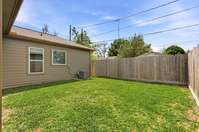 1005 Walton Street, Houston, TX 77009