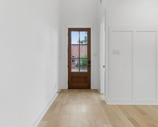 1005 Walton Street, Houston, TX 77009