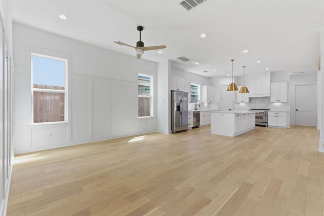 1005 Walton Street, Houston, TX 77009