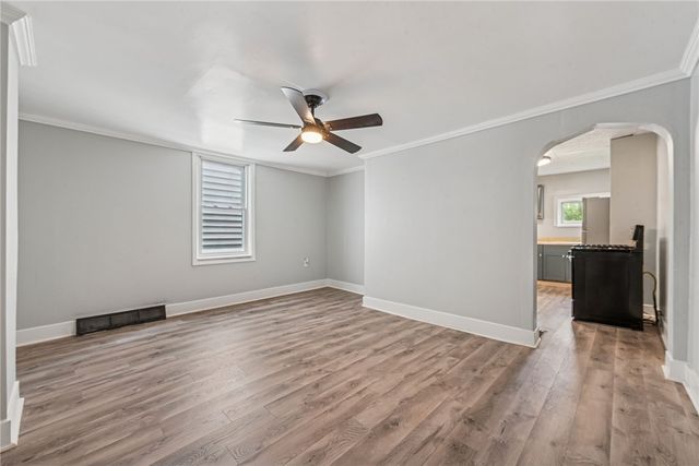 17 13th St, Jeannette, PA 15644
