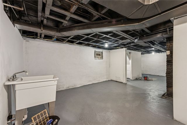 17 13th St, Jeannette, PA 15644
