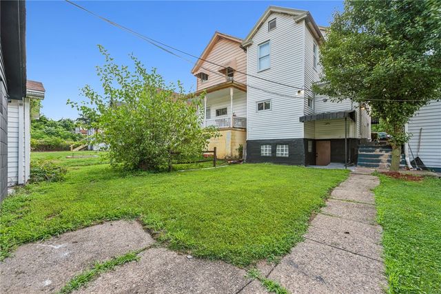 17 13th St, Jeannette, PA 15644