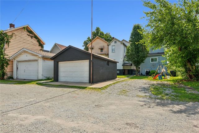 17 13th St, Jeannette, PA 15644