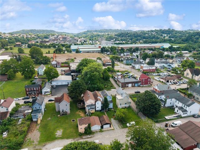17 13th St, Jeannette, PA 15644