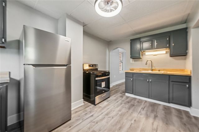 17 13th St, Jeannette, PA 15644