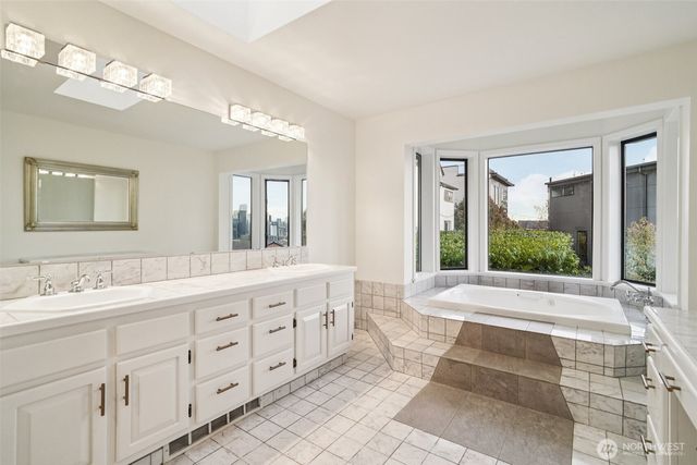 1114 2nd Avenue N, Seattle, WA 98109