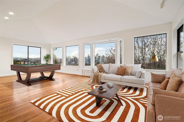 1114 2nd Avenue N, Seattle, WA 98109