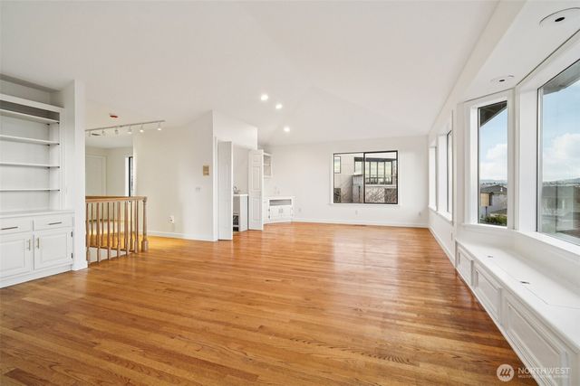 1114 2nd Avenue N, Seattle, WA 98109