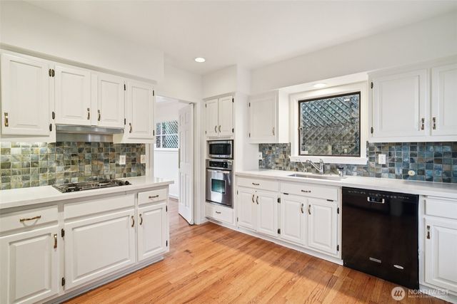 1114 2nd Avenue N, Seattle, WA 98109