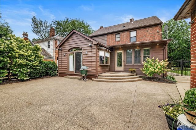 212 Brantwood Road, Amherst, NY 14226