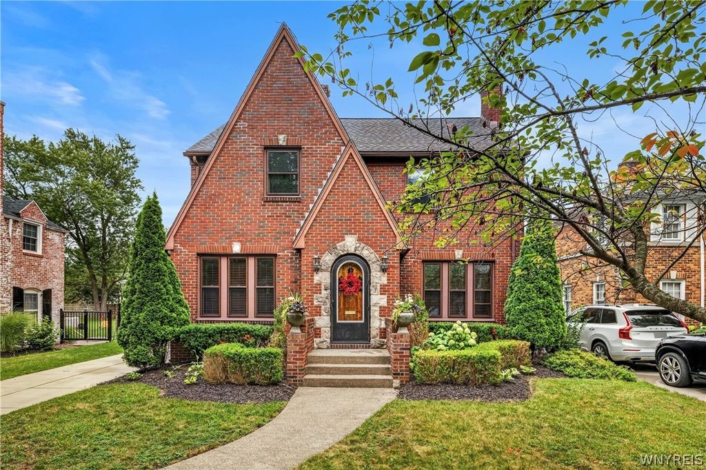 212 Brantwood Road, Amherst, NY 14226