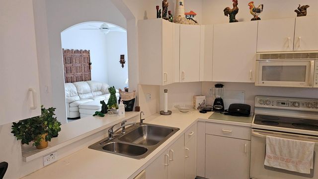 9628 Crescent View Drive N, Boynton Beach, FL 33437