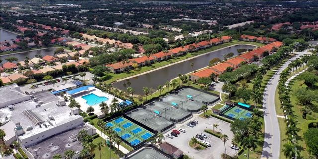 9628 Crescent View Drive N, Boynton Beach, FL 33437