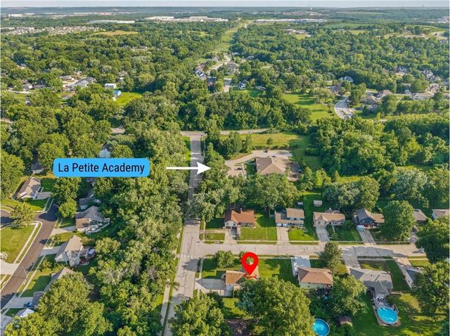 402 Kingsley Avenue, Liberty, MO 64068