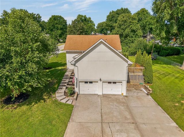 402 Kingsley Avenue, Liberty, MO 64068