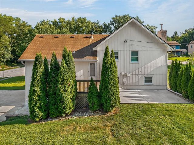 402 Kingsley Avenue, Liberty, MO 64068