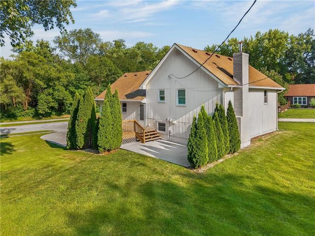 402 Kingsley Avenue, Liberty, MO 64068