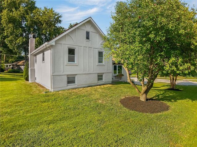 402 Kingsley Avenue, Liberty, MO 64068