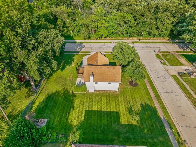402 Kingsley Avenue, Liberty, MO 64068