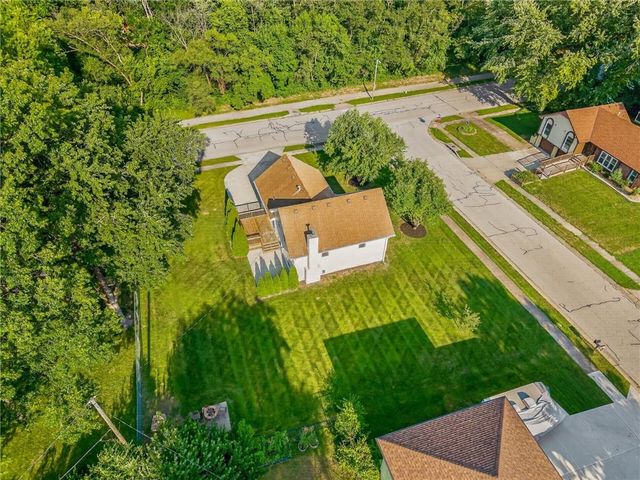 402 Kingsley Avenue, Liberty, MO 64068