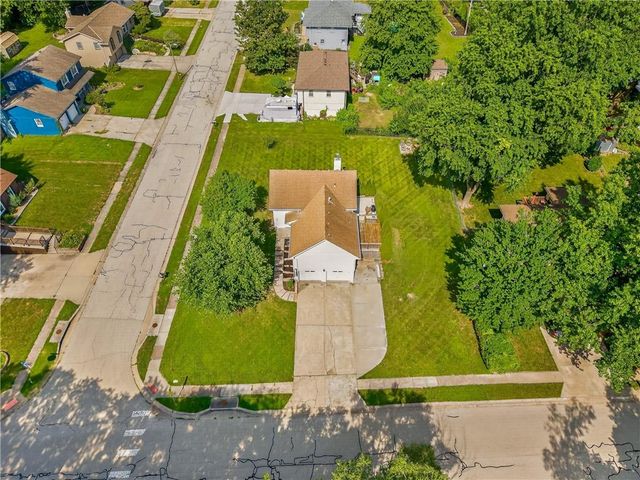 402 Kingsley Avenue, Liberty, MO 64068