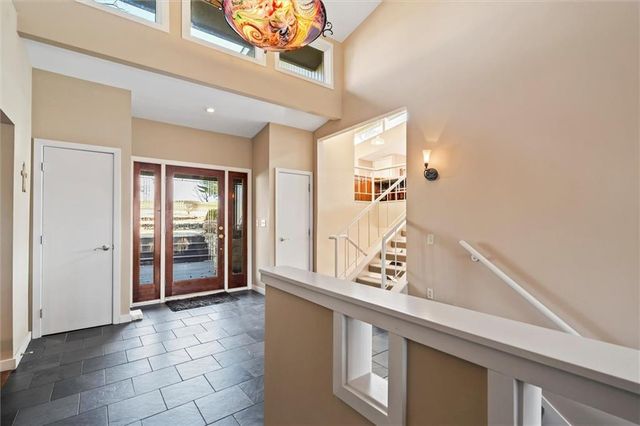 254 Arapahoe Circle E, Lake Quivira, KS 66217