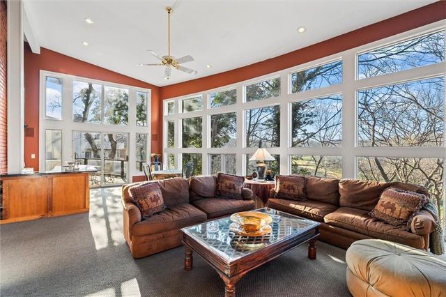 254 Arapahoe Circle E, Lake Quivira, KS 66217