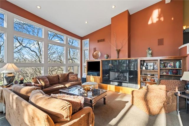 254 Arapahoe Circle E, Lake Quivira, KS 66217