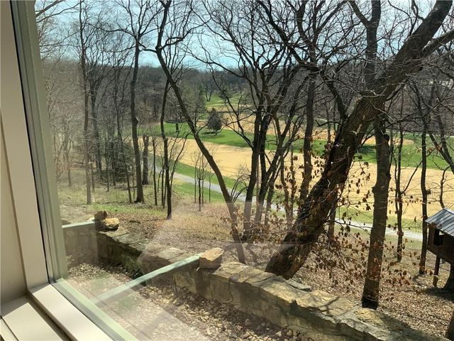 254 Arapahoe Circle E, Lake Quivira, KS 66217