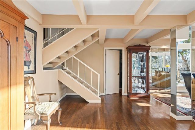 254 Arapahoe Circle E, Lake Quivira, KS 66217