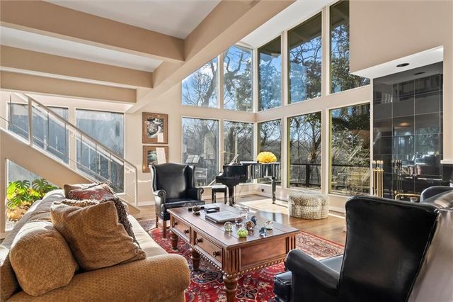 254 Arapahoe Circle E, Lake Quivira, KS 66217