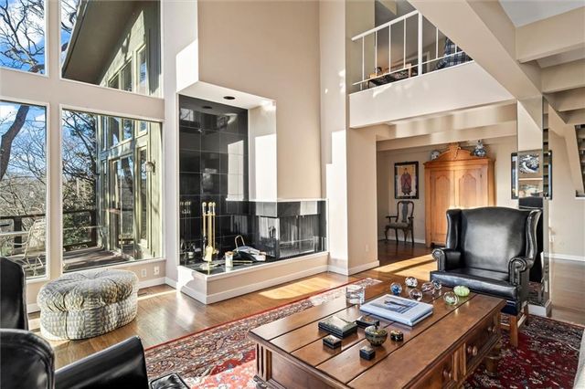 254 Arapahoe Circle E, Lake Quivira, KS 66217