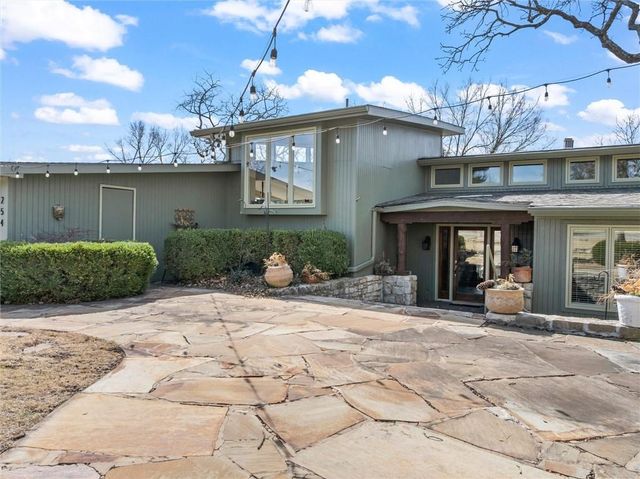 254 Arapahoe Circle E, Lake Quivira, KS 66217