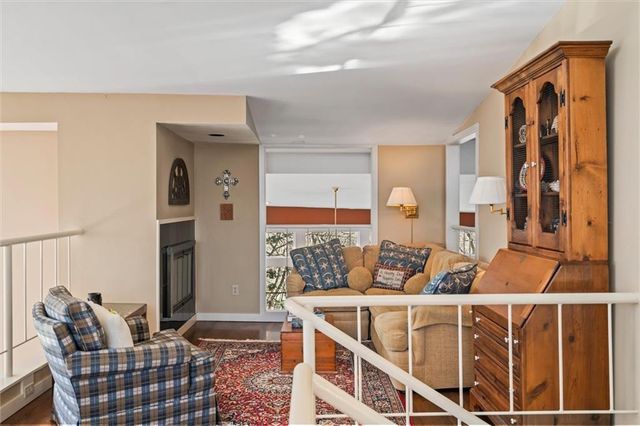 254 Arapahoe Circle E, Lake Quivira, KS 66217