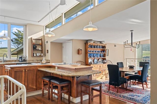 254 Arapahoe Circle E, Lake Quivira, KS 66217