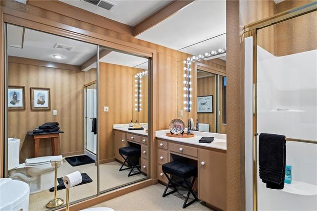 254 Arapahoe Circle E, Lake Quivira, KS 66217