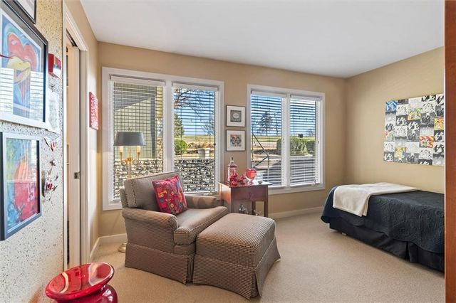 254 Arapahoe Circle E, Lake Quivira, KS 66217