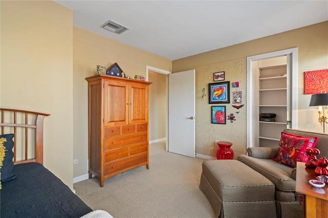 254 Arapahoe Circle E, Lake Quivira, KS 66217