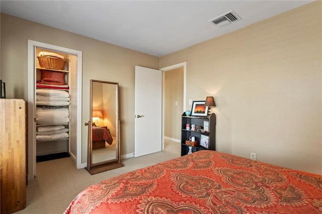 254 Arapahoe Circle E, Lake Quivira, KS 66217