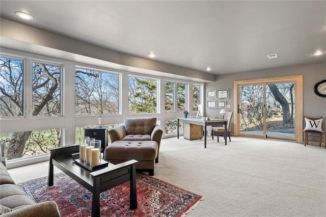 254 Arapahoe Circle E, Lake Quivira, KS 66217