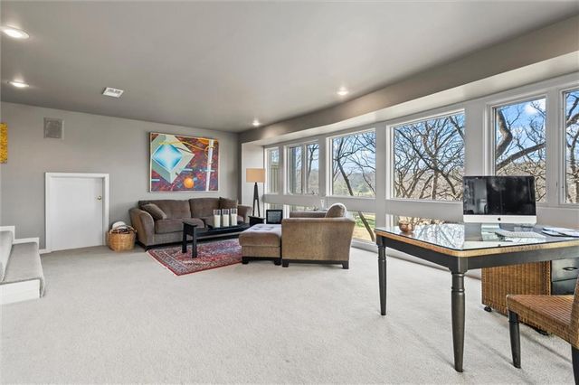 254 Arapahoe Circle E, Lake Quivira, KS 66217