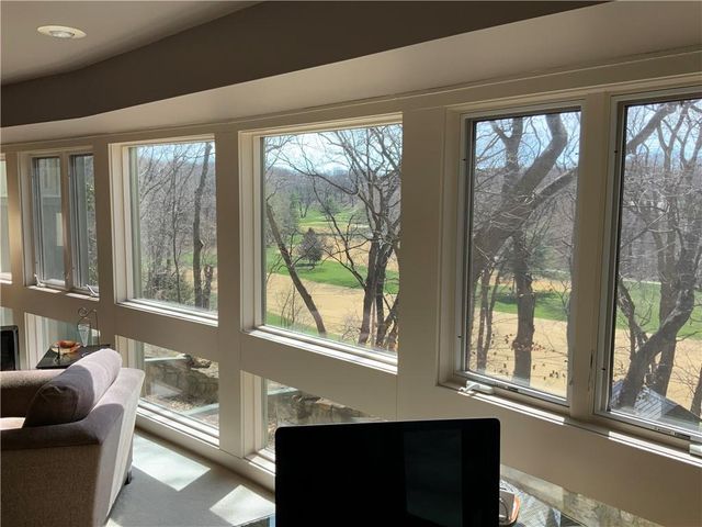 254 Arapahoe Circle E, Lake Quivira, KS 66217