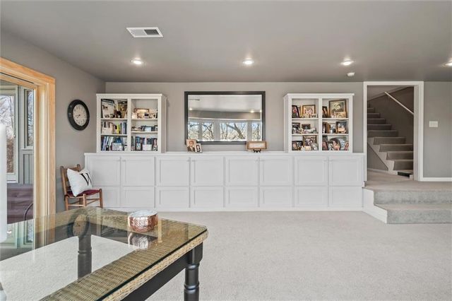 254 Arapahoe Circle E, Lake Quivira, KS 66217