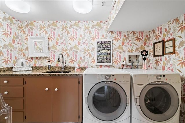 254 Arapahoe Circle E, Lake Quivira, KS 66217