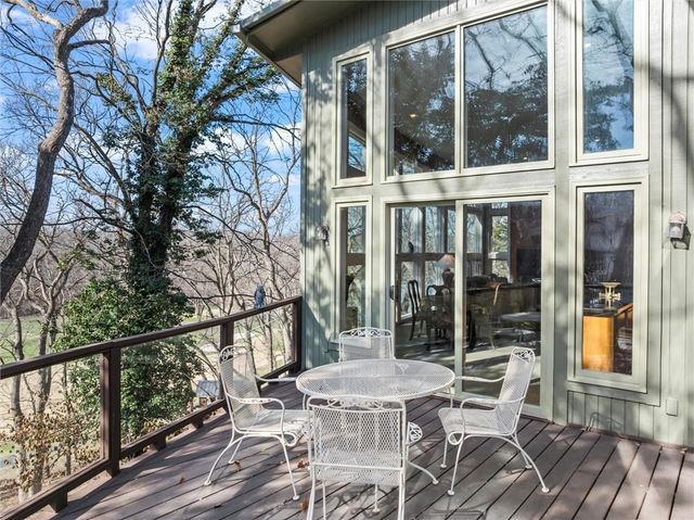 254 Arapahoe Circle E, Lake Quivira, KS 66217